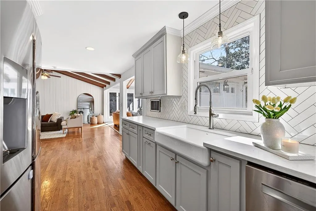 7290 Hunters Branch Drive, Sandy Springs, Georgia 30328, 5 Bedrooms Bedrooms, ,3 BathroomsBathrooms,Residential,Sold,7290 Hunters Branch Drive,7716398
