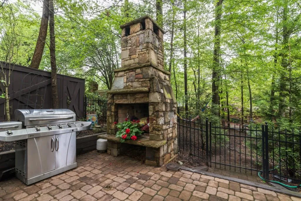 5332 Greenland Road Unit 101, Sandy Springs, Georgia 30342, 4 Bedrooms Bedrooms, ,3 BathroomsBathrooms,Residential,Sold,5332 Greenland Road Unit 101,5612235