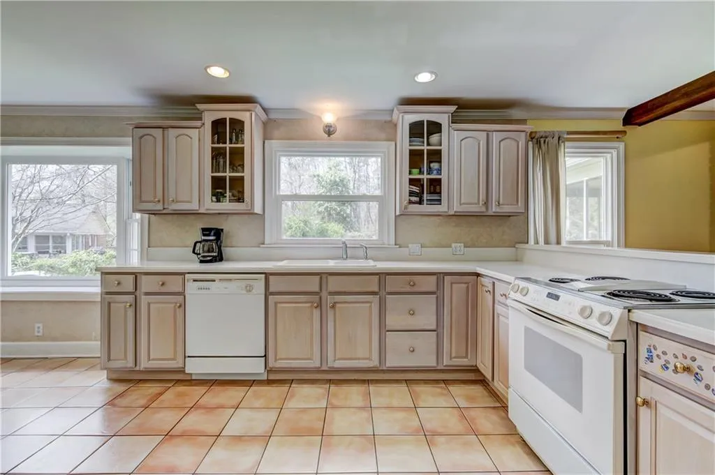 620 Wyncourtney Drive, Sandy Springs, Georgia 30328, 4 Bedrooms Bedrooms, ,3 BathroomsBathrooms,Residential,Sold,620 Wyncourtney Drive,5977109
