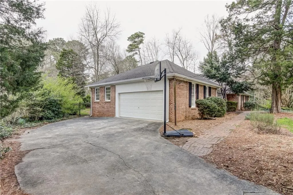 620 Wyncourtney Drive, Sandy Springs, Georgia 30328, 4 Bedrooms Bedrooms, ,3 BathroomsBathrooms,Residential,Sold,620 Wyncourtney Drive,5977109