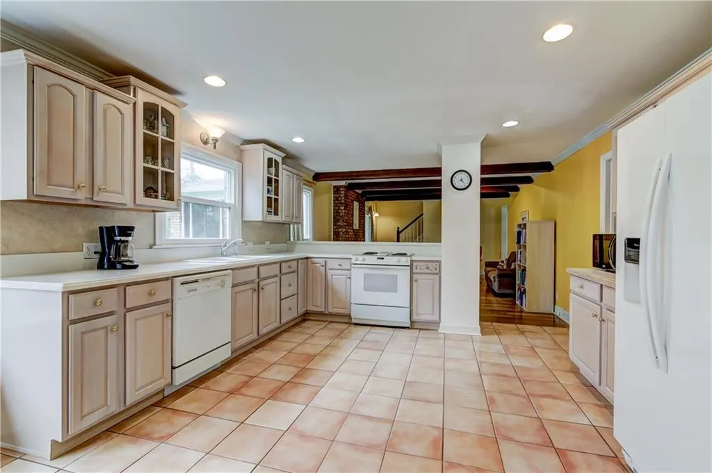 620 Wyncourtney Drive, Sandy Springs, Georgia 30328, 4 Bedrooms Bedrooms, ,3 BathroomsBathrooms,Residential,Sold,620 Wyncourtney Drive,5977109