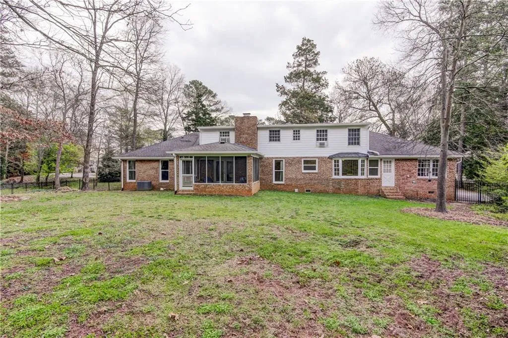 620 Wyncourtney Drive, Sandy Springs, Georgia 30328, 4 Bedrooms Bedrooms, ,3 BathroomsBathrooms,Residential,Sold,620 Wyncourtney Drive,5977109