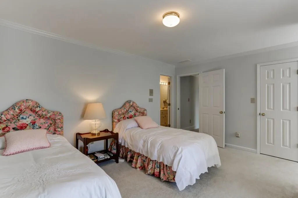110 Grosvenor Place, Sandy Springs, Georgia 30328, 3 Bedrooms Bedrooms, ,2 BathroomsBathrooms,Residential,Sold,110 Grosvenor Place,6529970