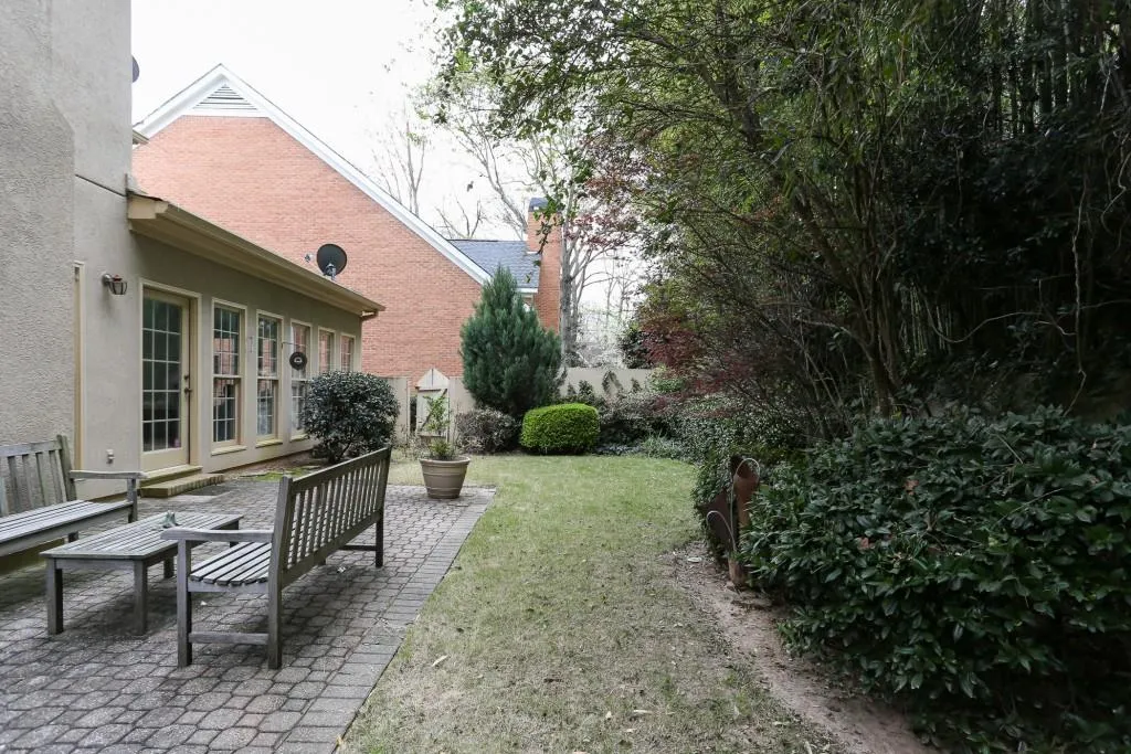 110 Grosvenor Place, Sandy Springs, Georgia 30328, 3 Bedrooms Bedrooms, ,2 BathroomsBathrooms,Residential,Sold,110 Grosvenor Place,6529970