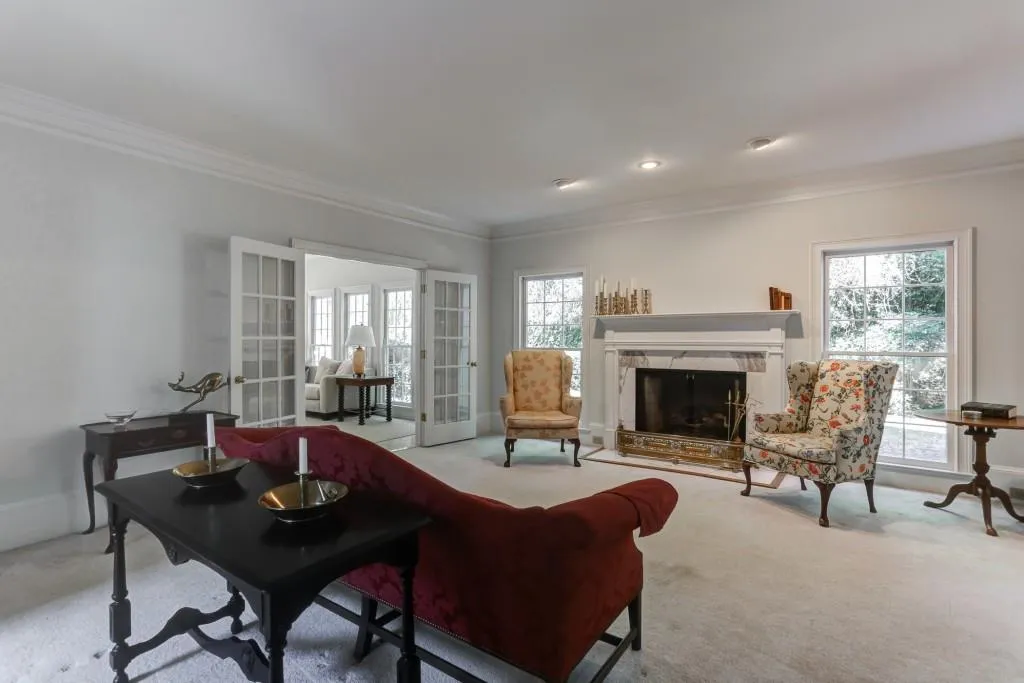 110 Grosvenor Place, Sandy Springs, Georgia 30328, 3 Bedrooms Bedrooms, ,2 BathroomsBathrooms,Residential,Sold,110 Grosvenor Place,6529970
