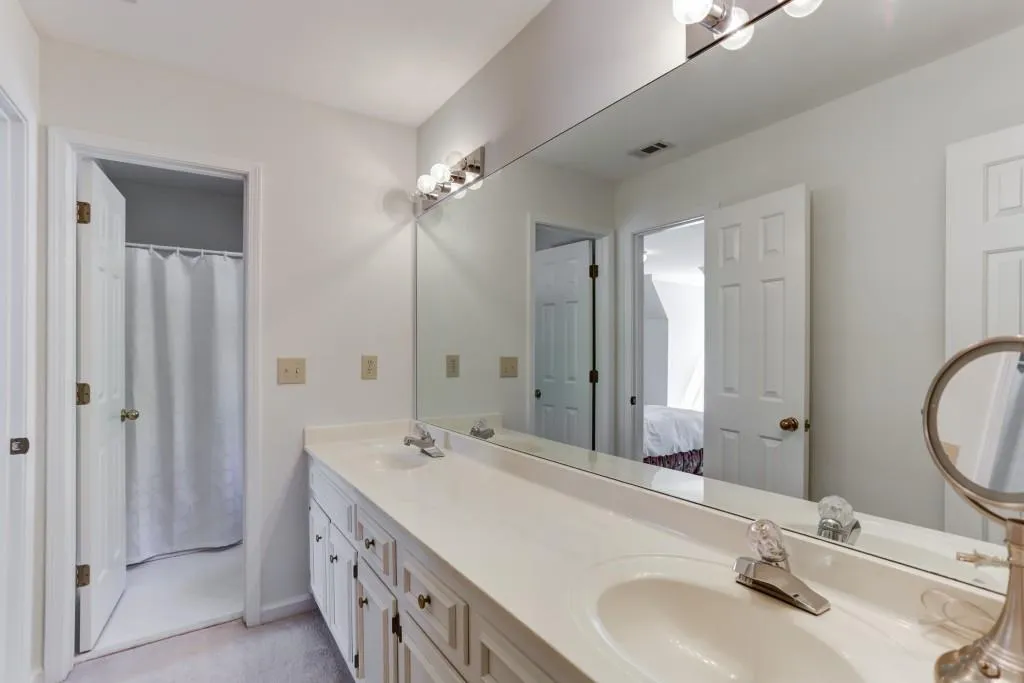 110 Grosvenor Place, Sandy Springs, Georgia 30328, 3 Bedrooms Bedrooms, ,2 BathroomsBathrooms,Residential,Sold,110 Grosvenor Place,6529970