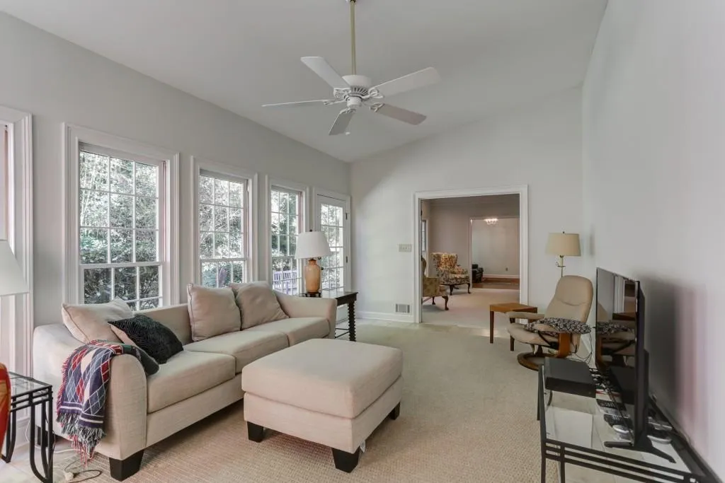 110 Grosvenor Place, Sandy Springs, Georgia 30328, 3 Bedrooms Bedrooms, ,2 BathroomsBathrooms,Residential,Sold,110 Grosvenor Place,6529970