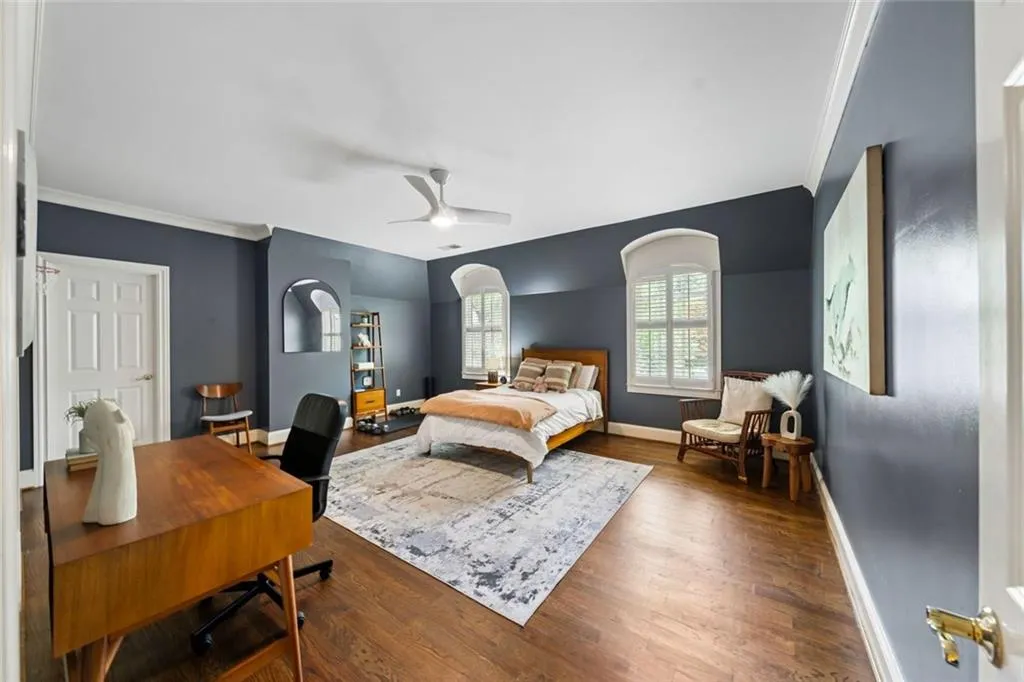 Ensuite bedroom with walk in closet