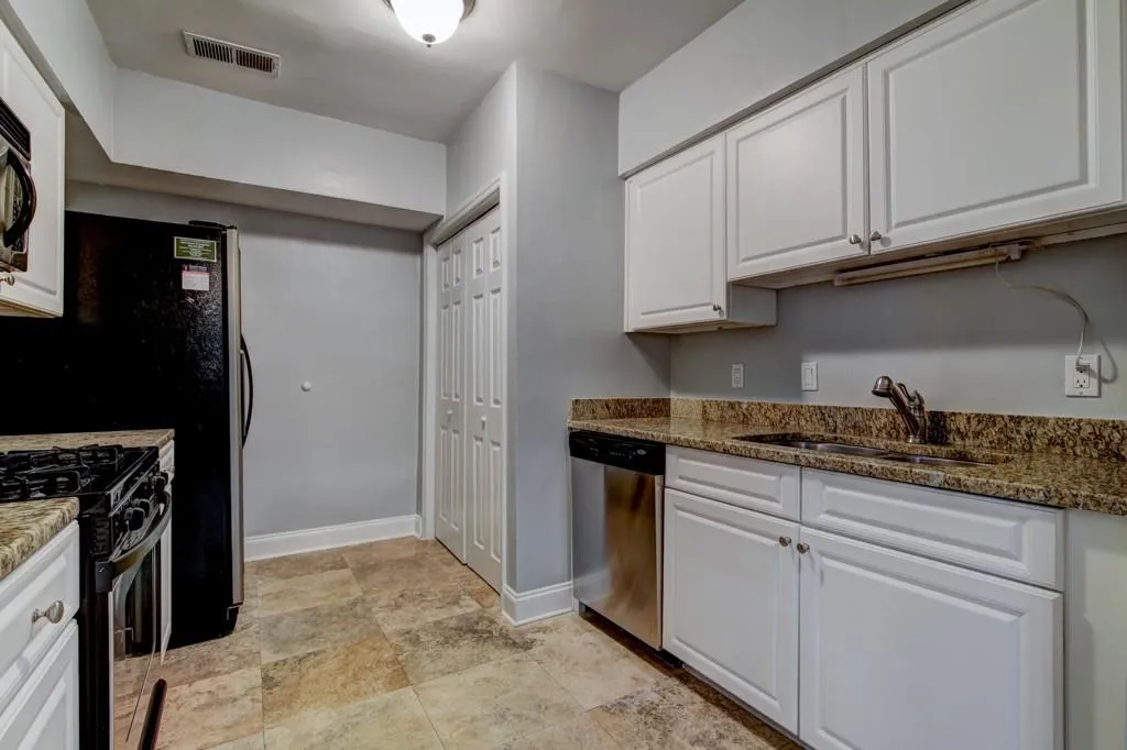 6980 Roswell Road Unit K12, Sandy Springs, Georgia 30328, 2 Bedrooms Bedrooms, ,1 BathroomBathrooms,Residential,Sold,6980 Roswell Road Unit K12,6118097