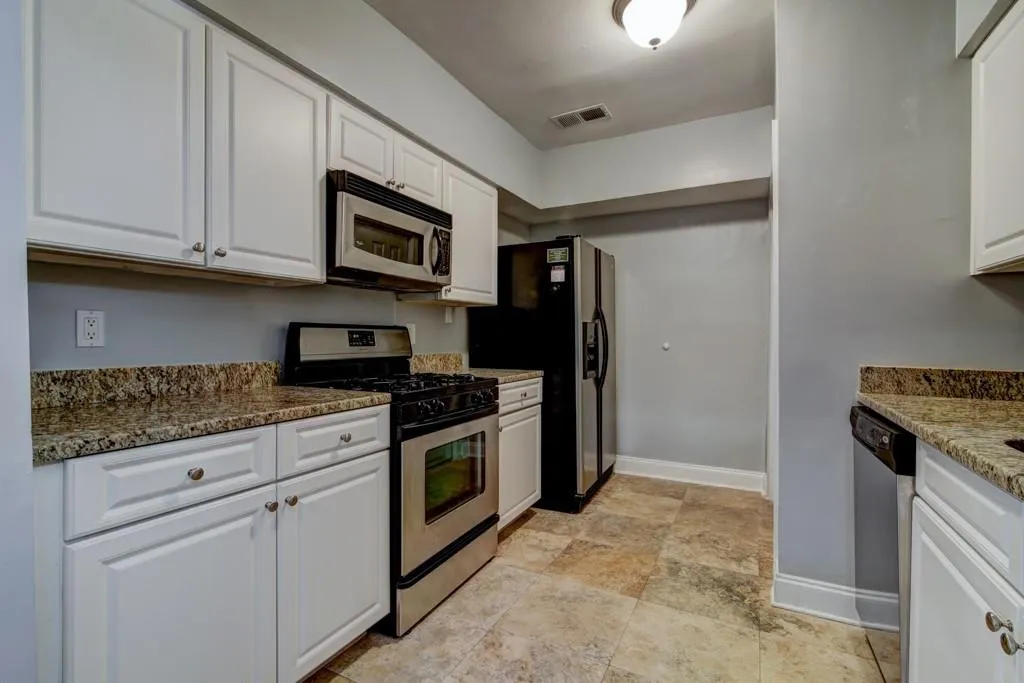6980 Roswell Road Unit K12, Sandy Springs, Georgia 30328, 2 Bedrooms Bedrooms, ,1 BathroomBathrooms,Residential,Sold,6980 Roswell Road Unit K12,6118097