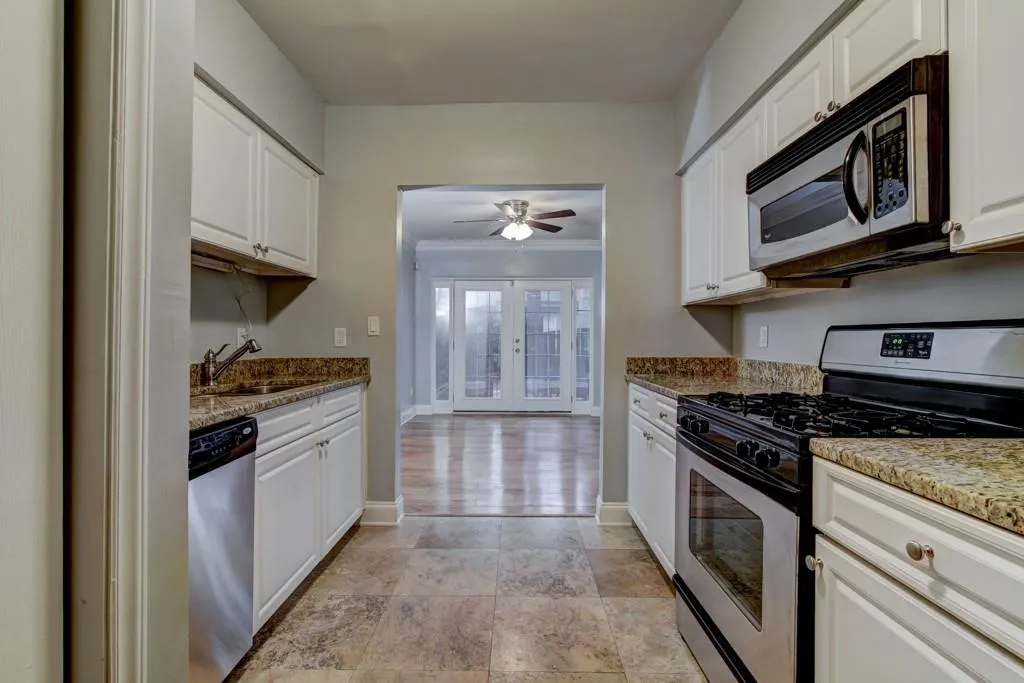 6980 Roswell Road Unit K12, Sandy Springs, Georgia 30328, 2 Bedrooms Bedrooms, ,1 BathroomBathrooms,Residential,Sold,6980 Roswell Road Unit K12,6118097