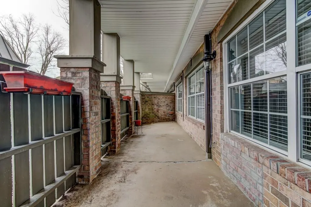 6980 Roswell Road Unit K12, Sandy Springs, Georgia 30328, 2 Bedrooms Bedrooms, ,1 BathroomBathrooms,Residential,Sold,6980 Roswell Road Unit K12,6118097