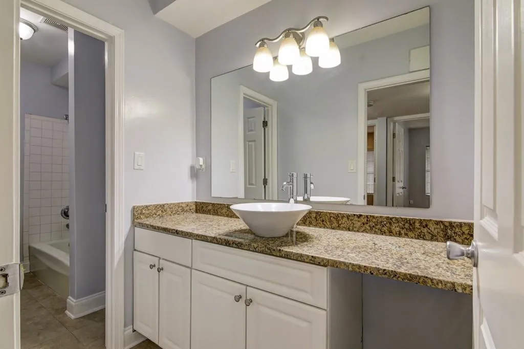 6980 Roswell Road Unit K12, Sandy Springs, Georgia 30328, 2 Bedrooms Bedrooms, ,1 BathroomBathrooms,Residential,Sold,6980 Roswell Road Unit K12,6118097