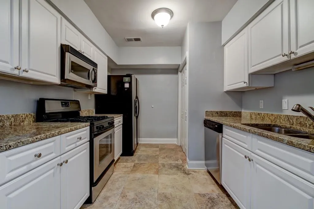 6980 Roswell Road Unit K12, Sandy Springs, Georgia 30328, 2 Bedrooms Bedrooms, ,1 BathroomBathrooms,Residential,Sold,6980 Roswell Road Unit K12,6118097
