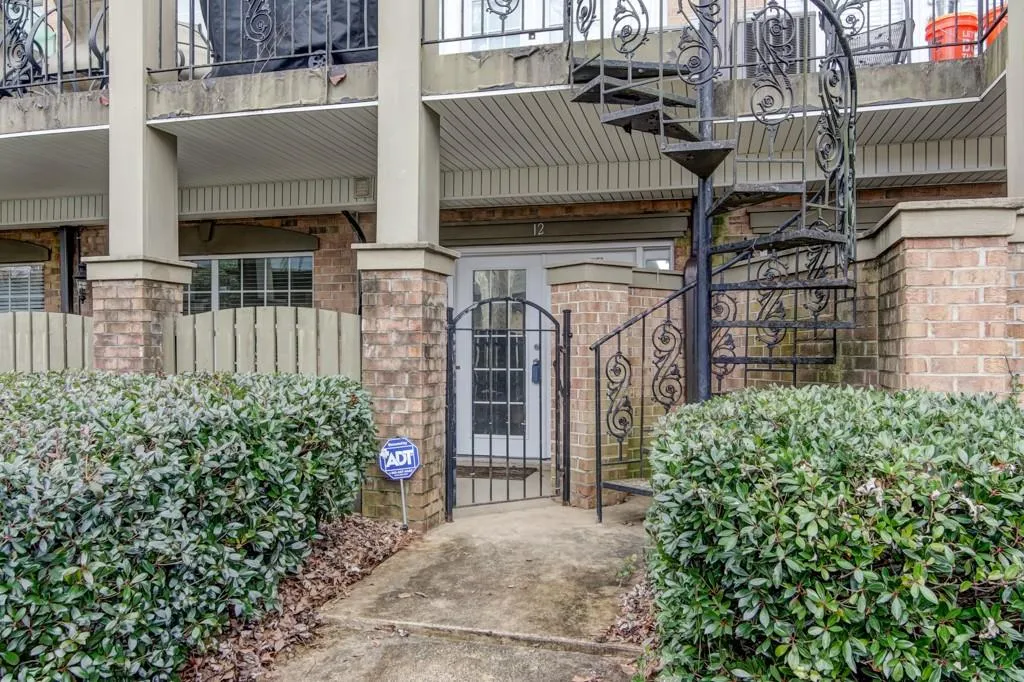 6980 Roswell Road Unit K12, Sandy Springs, Georgia 30328, 2 Bedrooms Bedrooms, ,1 BathroomBathrooms,Residential,Sold,6980 Roswell Road Unit K12,6118097