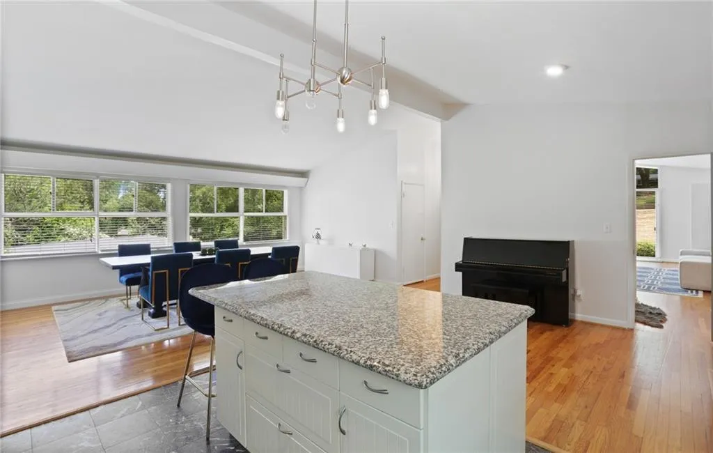 6420 N Hampton Drive, Sandy Springs, Georgia 30328, 4 Bedrooms Bedrooms, ,4 BathroomsBathrooms,Residential,Sold,6420 N Hampton Drive,6878810