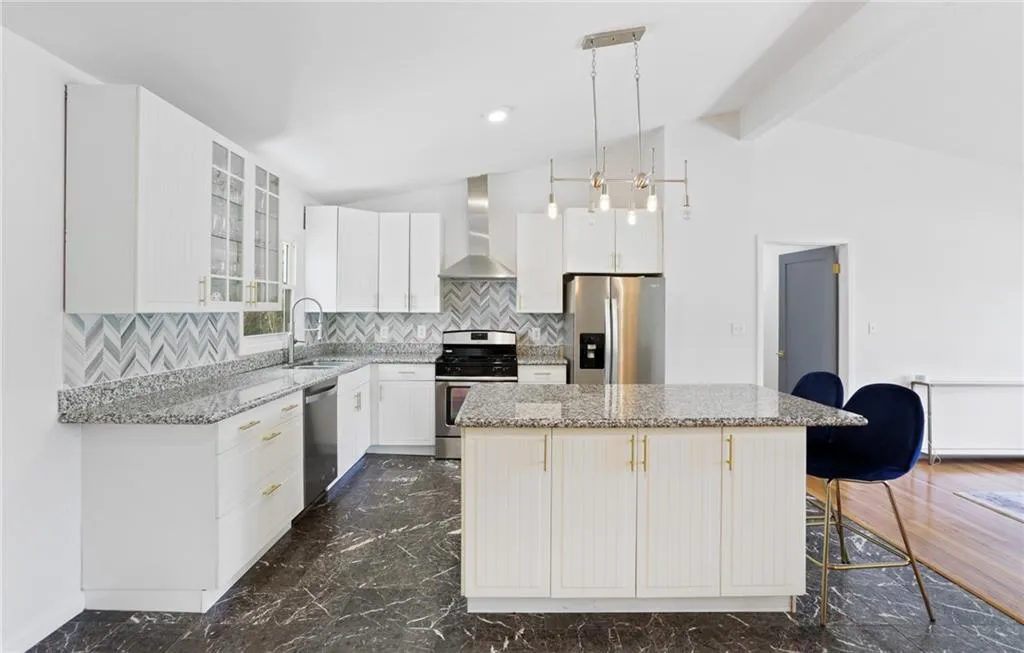 6420 N Hampton Drive, Sandy Springs, Georgia 30328, 4 Bedrooms Bedrooms, ,4 BathroomsBathrooms,Residential,Sold,6420 N Hampton Drive,6878810