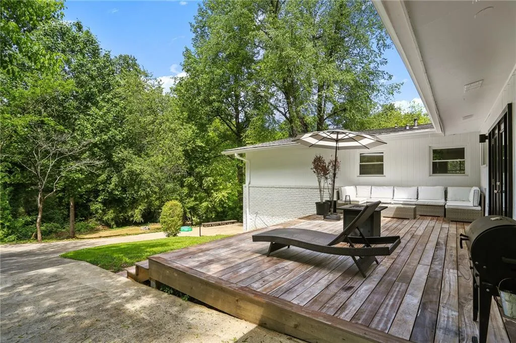 6420 N Hampton Drive, Sandy Springs, Georgia 30328, 4 Bedrooms Bedrooms, ,4 BathroomsBathrooms,Residential,Sold,6420 N Hampton Drive,6878810