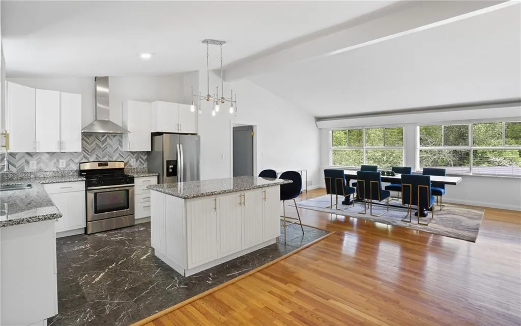 6420 N Hampton Drive, Sandy Springs, Georgia 30328, 4 Bedrooms Bedrooms, ,4 BathroomsBathrooms,Residential,Sold,6420 N Hampton Drive,6878810
