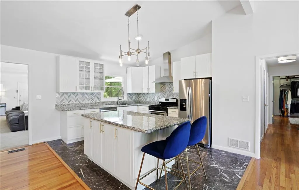 6420 N Hampton Drive, Sandy Springs, Georgia 30328, 4 Bedrooms Bedrooms, ,4 BathroomsBathrooms,Residential,Sold,6420 N Hampton Drive,6878810