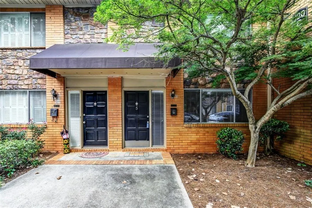 120 Biscayne Drive Nw Unit B5, Atlanta, Georgia 30309, 2 Bedrooms Bedrooms, ,1 BathroomBathrooms,Residential,Sold,120 Biscayne Drive Nw Unit B5,5879335