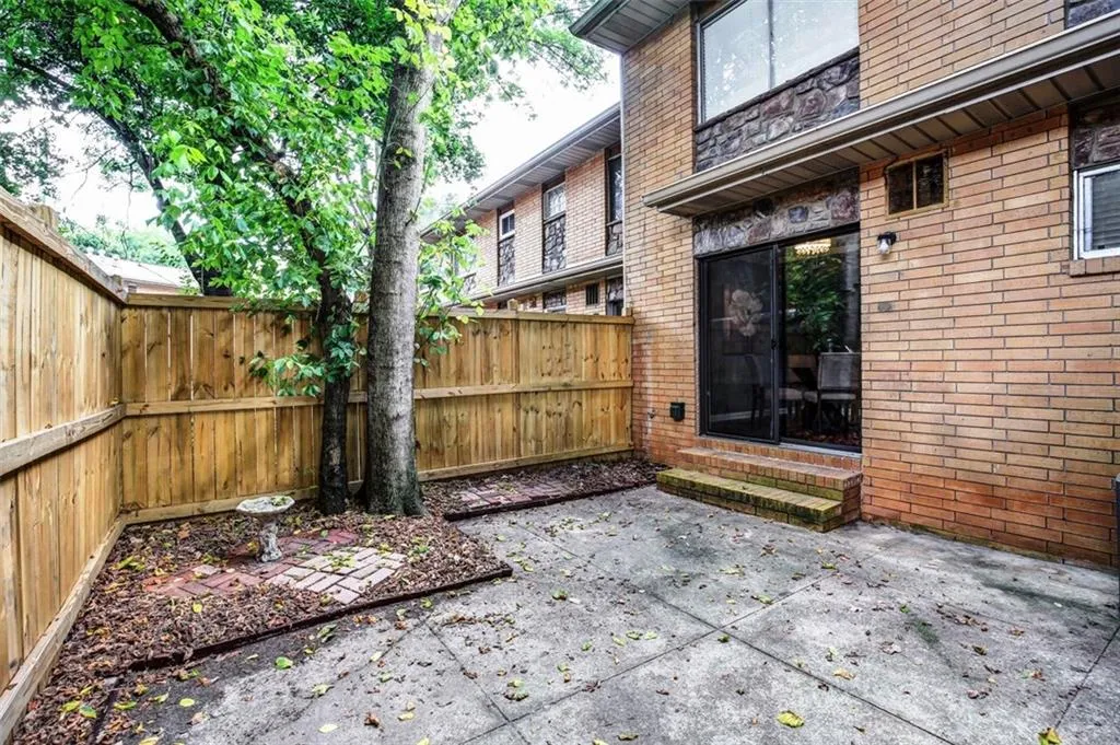 120 Biscayne Drive Nw Unit B5, Atlanta, Georgia 30309, 2 Bedrooms Bedrooms, ,1 BathroomBathrooms,Residential,Sold,120 Biscayne Drive Nw Unit B5,5879335