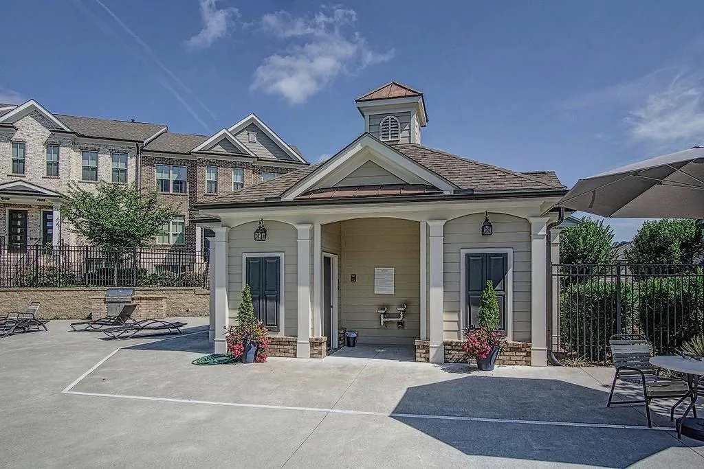 4220 Deming Circle, Atlanta, Georgia 30342, 3 Bedrooms Bedrooms, ,3 BathroomsBathrooms,Residential,Sold,4220 Deming Circle,7087573