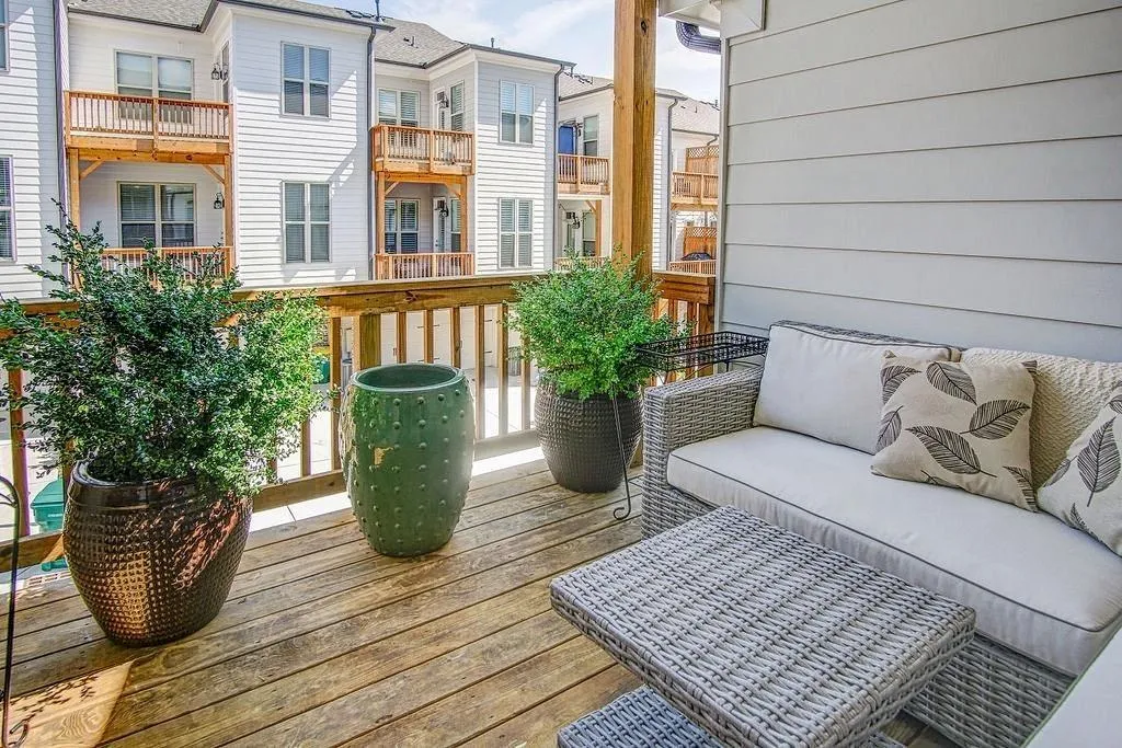 4220 Deming Circle, Atlanta, Georgia 30342, 3 Bedrooms Bedrooms, ,3 BathroomsBathrooms,Residential,Sold,4220 Deming Circle,7087573