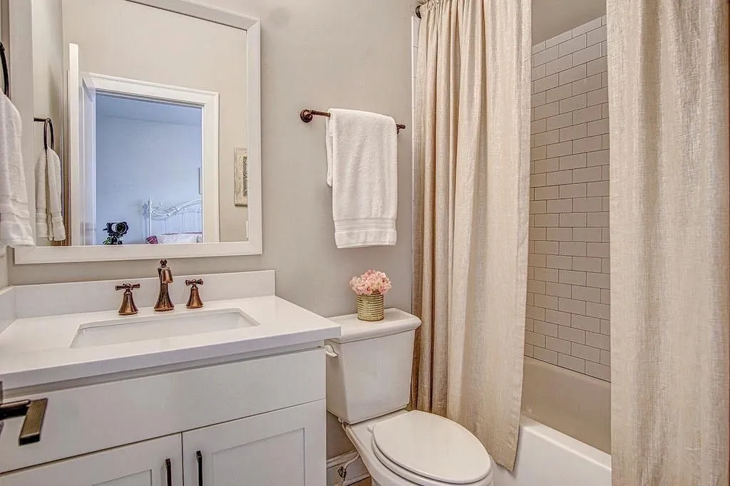 4220 Deming Circle, Atlanta, Georgia 30342, 3 Bedrooms Bedrooms, ,3 BathroomsBathrooms,Residential,Sold,4220 Deming Circle,7087573