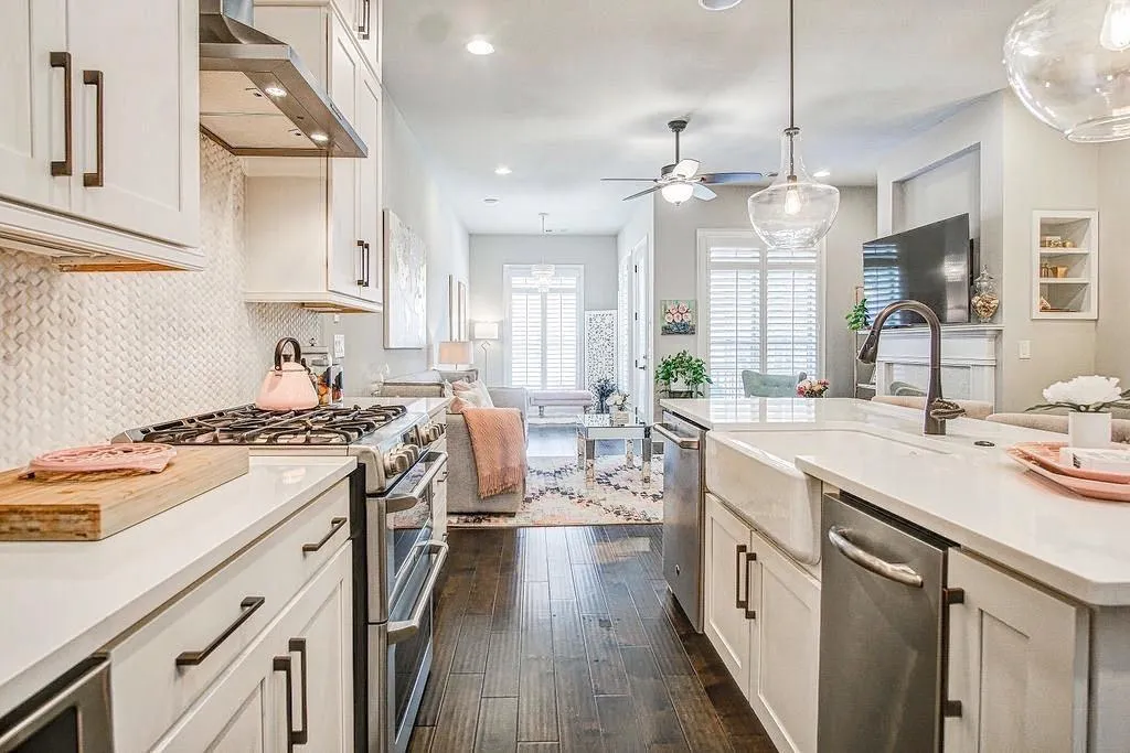 4220 Deming Circle, Atlanta, Georgia 30342, 3 Bedrooms Bedrooms, ,3 BathroomsBathrooms,Residential,Sold,4220 Deming Circle,7087573