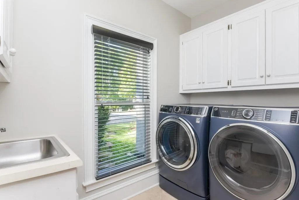 825 Marseilles Drive, Atlanta, Georgia 30327, 5 Bedrooms Bedrooms, ,5 BathroomsBathrooms,Residential,Sold,825 Marseilles Drive,7471245