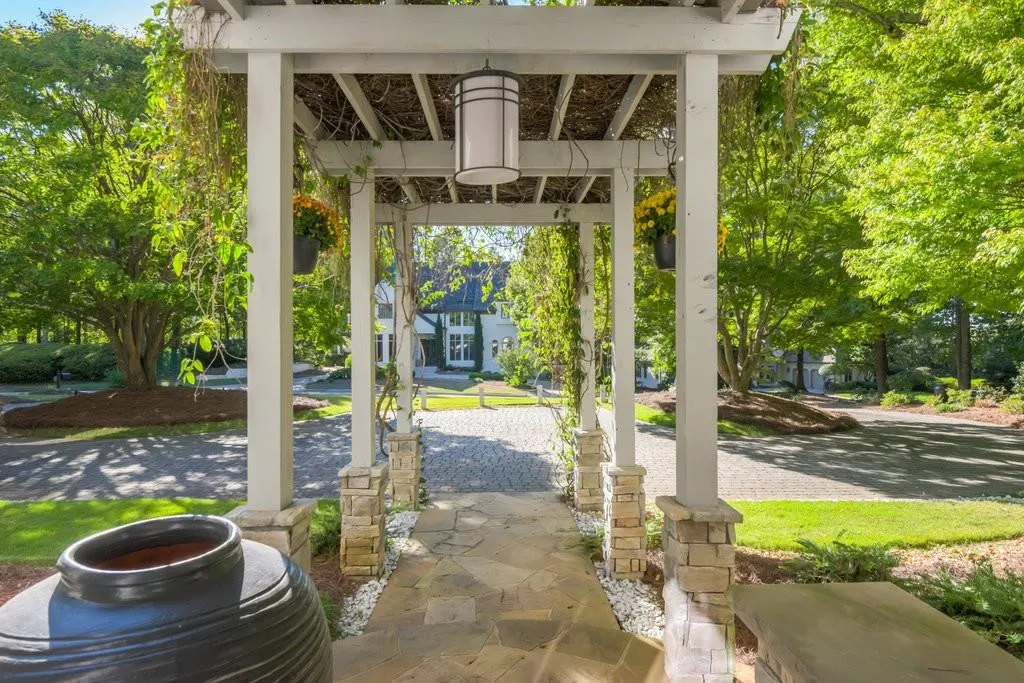 825 Marseilles Drive, Atlanta, Georgia 30327, 5 Bedrooms Bedrooms, ,5 BathroomsBathrooms,Residential,Sold,825 Marseilles Drive,7471245