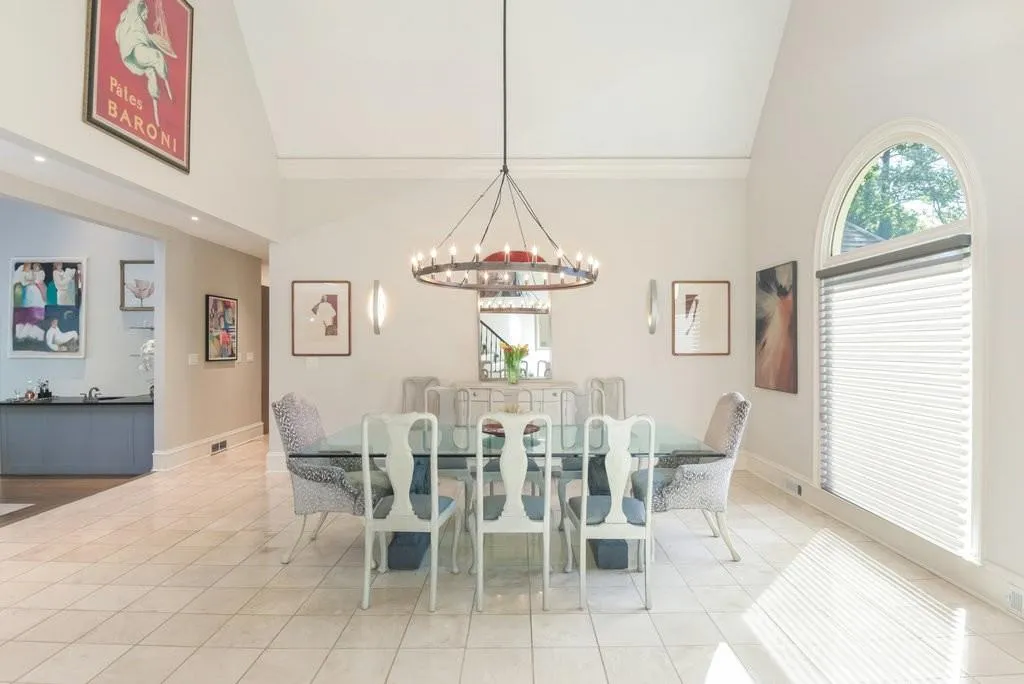 825 Marseilles Drive, Atlanta, Georgia 30327, 5 Bedrooms Bedrooms, ,5 BathroomsBathrooms,Residential,Sold,825 Marseilles Drive,7471245