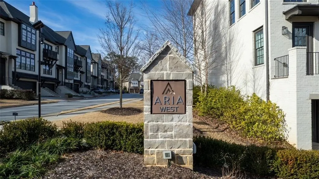 6413 Radiant Trace, Atlanta, Georgia 30328, 3 Bedrooms Bedrooms, ,3 BathroomsBathrooms,Residential,For Sale,6413 Radiant Trace,7725271