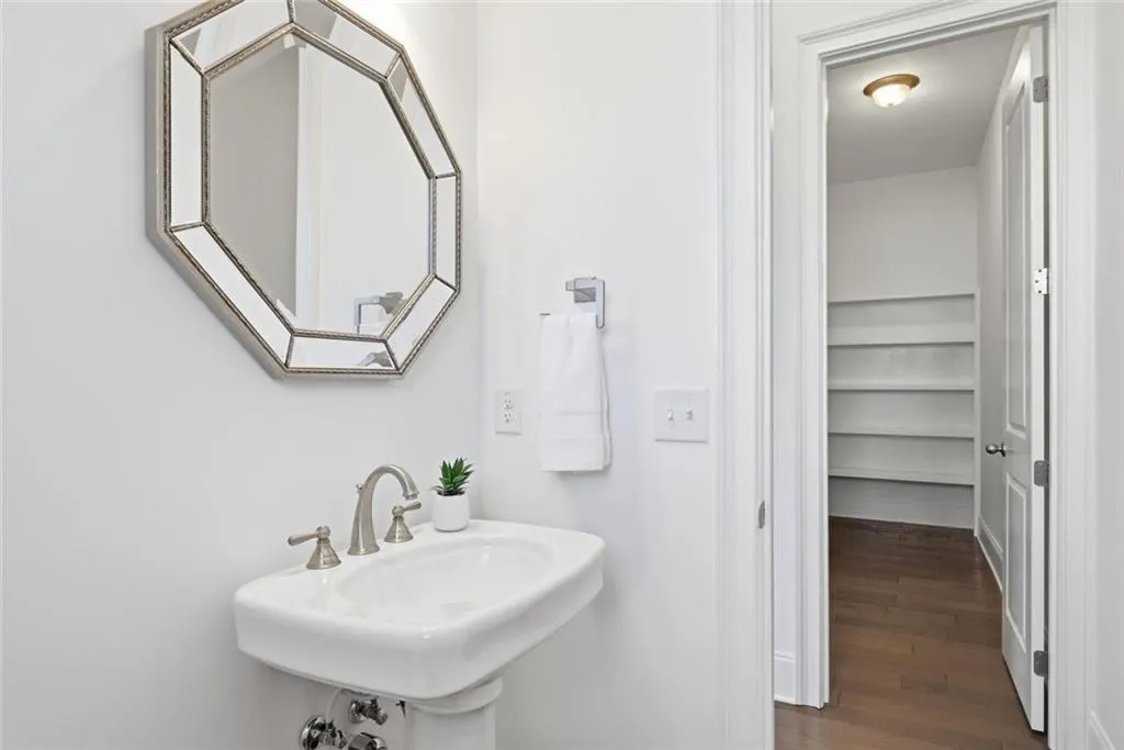 6413 Radiant Trace, Atlanta, Georgia 30328, 3 Bedrooms Bedrooms, ,3 BathroomsBathrooms,Residential,For Sale,6413 Radiant Trace,7725271
