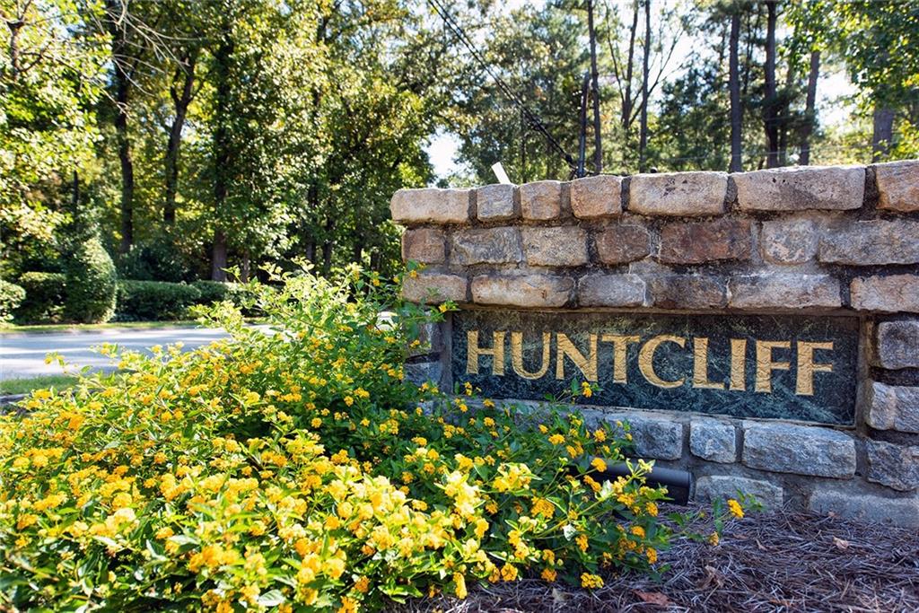 9880 Huntcliff Trace, Sandy Springs, Georgia 30350, 4 Bedrooms Bedrooms, ,3 BathroomsBathrooms,Residential,Sold,9880 Huntcliff Trace,7283845