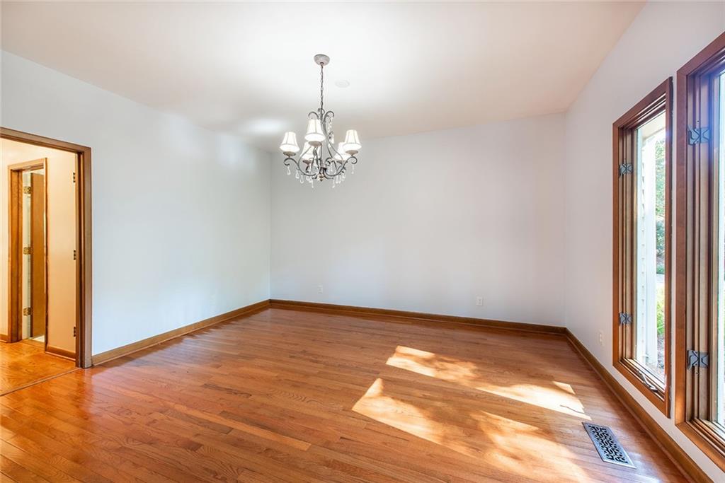 9880 Huntcliff Trace, Sandy Springs, Georgia 30350, 4 Bedrooms Bedrooms, ,3 BathroomsBathrooms,Residential,Sold,9880 Huntcliff Trace,7283845