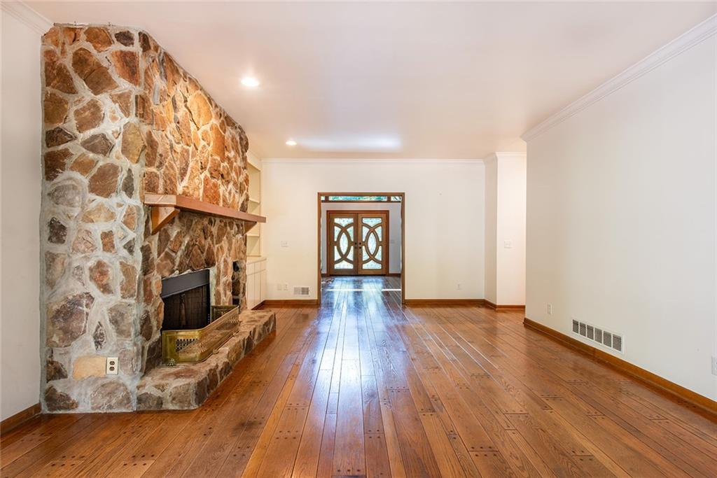 9880 Huntcliff Trace, Sandy Springs, Georgia 30350, 4 Bedrooms Bedrooms, ,3 BathroomsBathrooms,Residential,Sold,9880 Huntcliff Trace,7283845