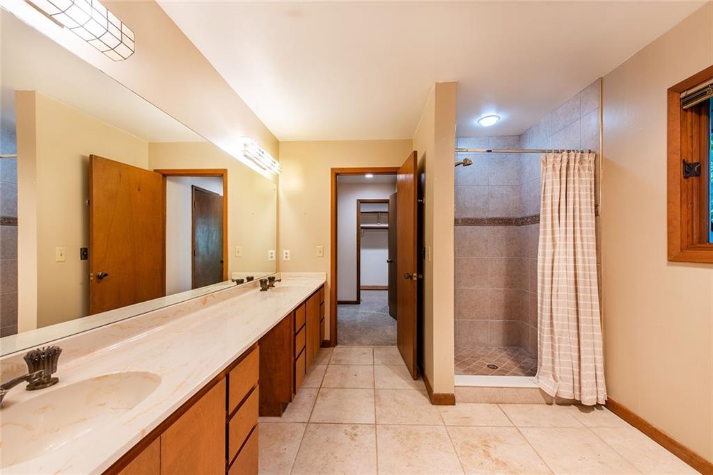 9880 Huntcliff Trace, Sandy Springs, Georgia 30350, 4 Bedrooms Bedrooms, ,3 BathroomsBathrooms,Residential,Sold,9880 Huntcliff Trace,7283845