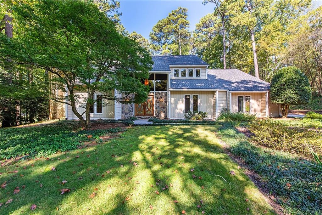 9880 Huntcliff Trace, Sandy Springs, Georgia 30350, 4 Bedrooms Bedrooms, ,3 BathroomsBathrooms,Residential,Sold,9880 Huntcliff Trace,7283845
