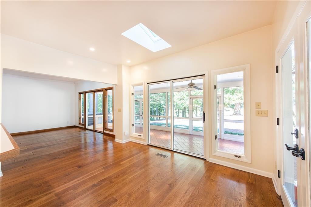 9880 Huntcliff Trace, Sandy Springs, Georgia 30350, 4 Bedrooms Bedrooms, ,3 BathroomsBathrooms,Residential,Sold,9880 Huntcliff Trace,7283845