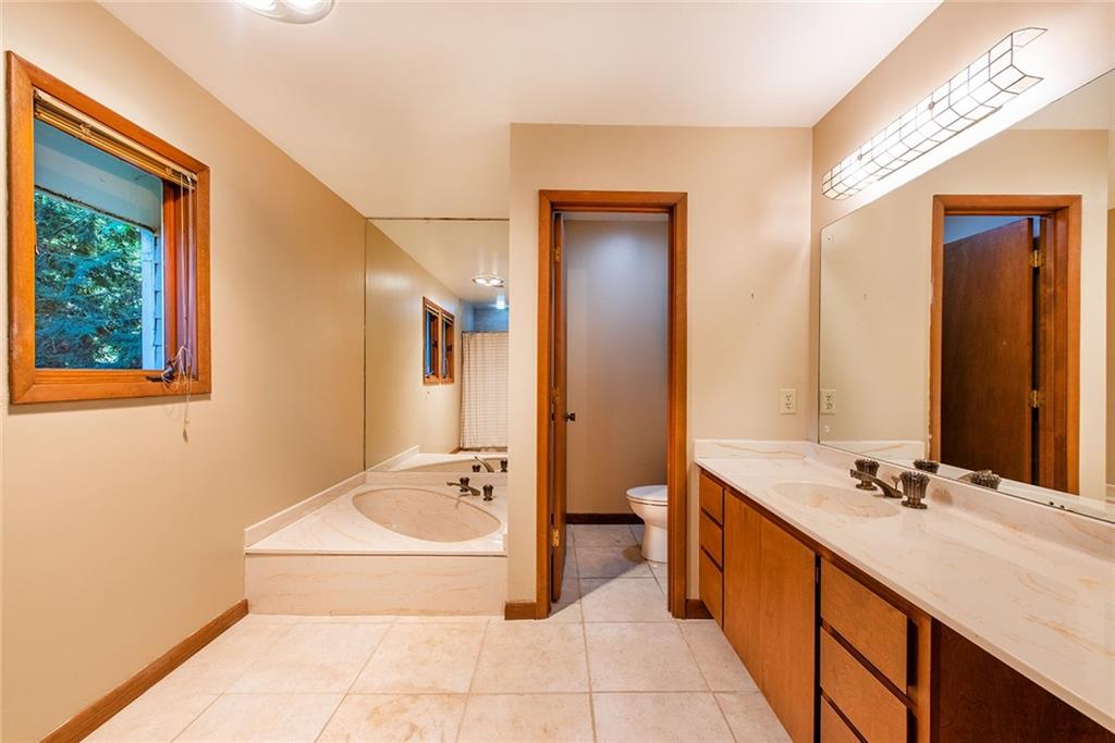 9880 Huntcliff Trace, Sandy Springs, Georgia 30350, 4 Bedrooms Bedrooms, ,3 BathroomsBathrooms,Residential,Sold,9880 Huntcliff Trace,7283845