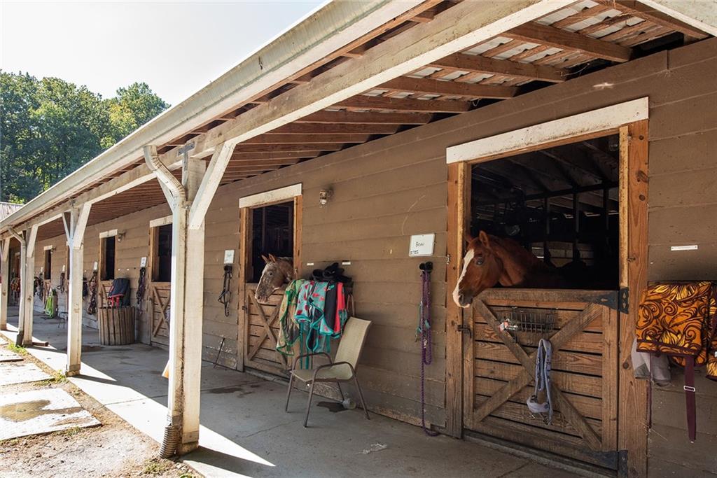 9880 Huntcliff Trace, Sandy Springs, Georgia 30350, 4 Bedrooms Bedrooms, ,3 BathroomsBathrooms,Residential,Sold,9880 Huntcliff Trace,7283845