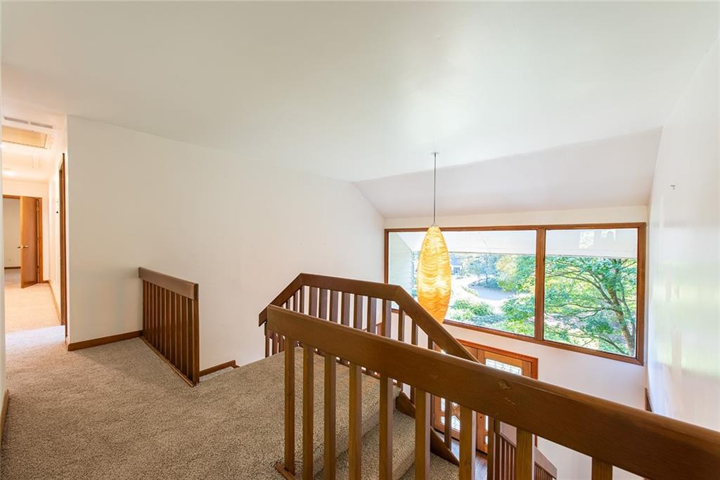 9880 Huntcliff Trace, Sandy Springs, Georgia 30350, 4 Bedrooms Bedrooms, ,3 BathroomsBathrooms,Residential,Sold,9880 Huntcliff Trace,7283845