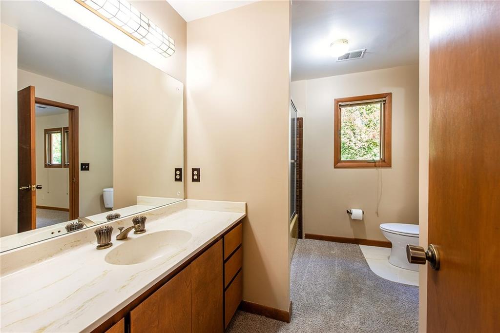 9880 Huntcliff Trace, Sandy Springs, Georgia 30350, 4 Bedrooms Bedrooms, ,3 BathroomsBathrooms,Residential,Sold,9880 Huntcliff Trace,7283845