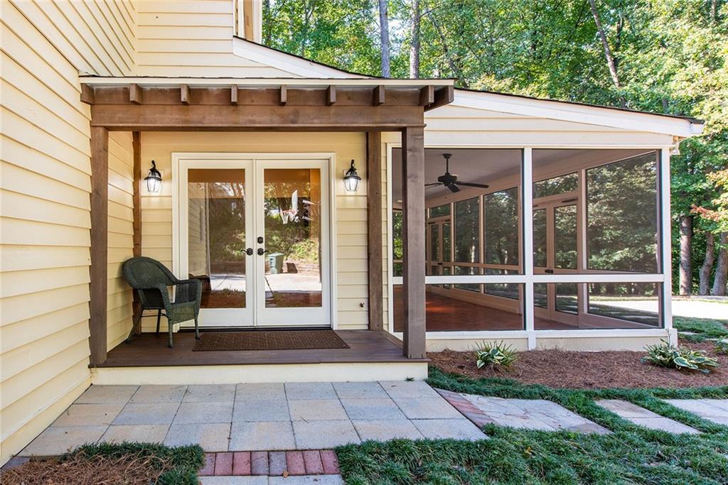 9880 Huntcliff Trace, Sandy Springs, Georgia 30350, 4 Bedrooms Bedrooms, ,3 BathroomsBathrooms,Residential,Sold,9880 Huntcliff Trace,7283845