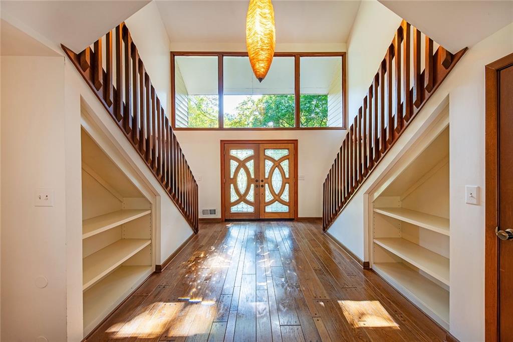 9880 Huntcliff Trace, Sandy Springs, Georgia 30350, 4 Bedrooms Bedrooms, ,3 BathroomsBathrooms,Residential,Sold,9880 Huntcliff Trace,7283845