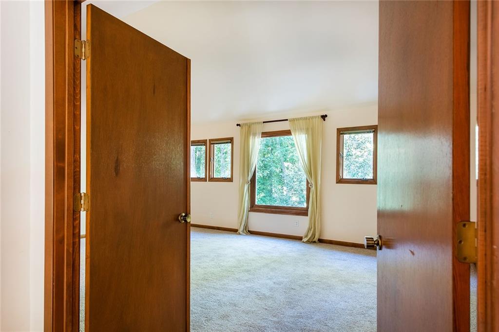 9880 Huntcliff Trace, Sandy Springs, Georgia 30350, 4 Bedrooms Bedrooms, ,3 BathroomsBathrooms,Residential,Sold,9880 Huntcliff Trace,7283845