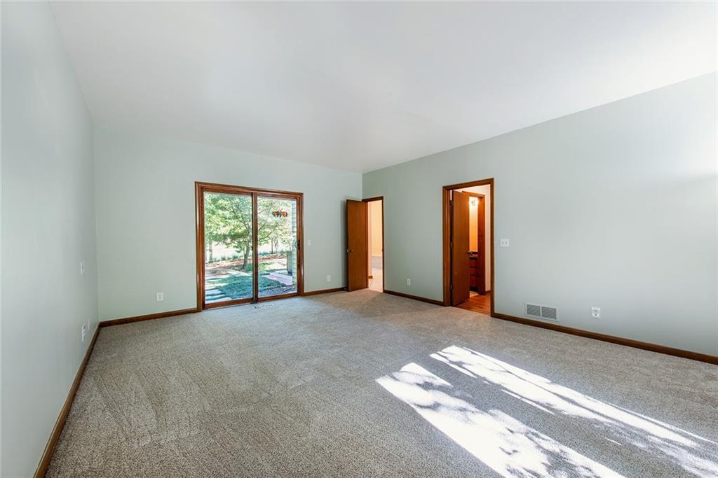 9880 Huntcliff Trace, Sandy Springs, Georgia 30350, 4 Bedrooms Bedrooms, ,3 BathroomsBathrooms,Residential,Sold,9880 Huntcliff Trace,7283845