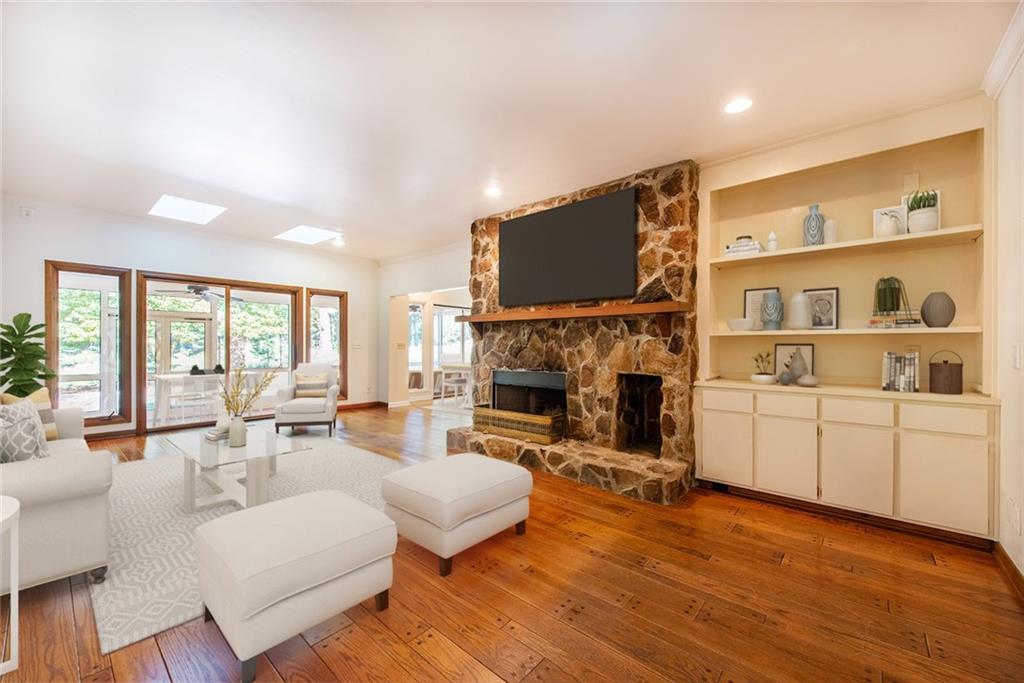 9880 Huntcliff Trace, Sandy Springs, Georgia 30350, 4 Bedrooms Bedrooms, ,3 BathroomsBathrooms,Residential,Sold,9880 Huntcliff Trace,7283845